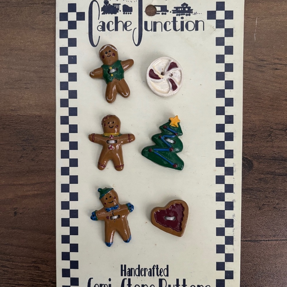 VINTAGE Cache Junction Handcrafted Semi Stone Buttons CHRISTMAS GINGERBREAD NEW